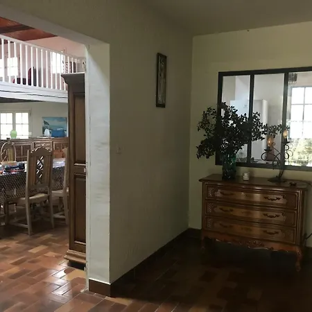 La Cachette D Oona, D Hôtes Au Calme Alojamento de Acomodação e Pequeno-almoço 3*