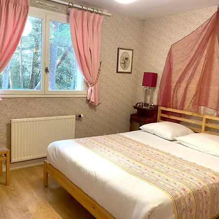 La Cachette D Oona, D Hôtes Au Calme Alojamento de Acomodação e Pequeno-almoço 3*